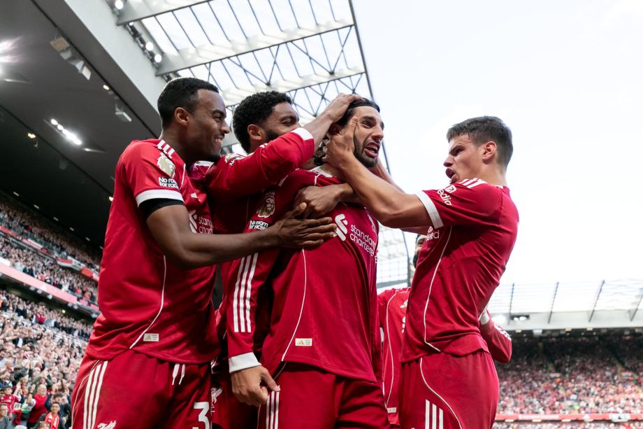 [图]英超-索博斯洛伊任意球世界波 利物浦1-0阿森纳