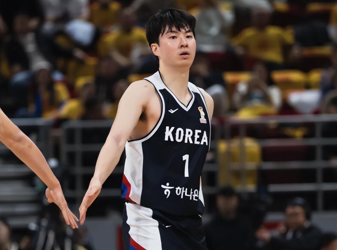 世界赛直播-世预赛迎来关键转折！中国男篮连获三个好消息，赢球直接升至第二