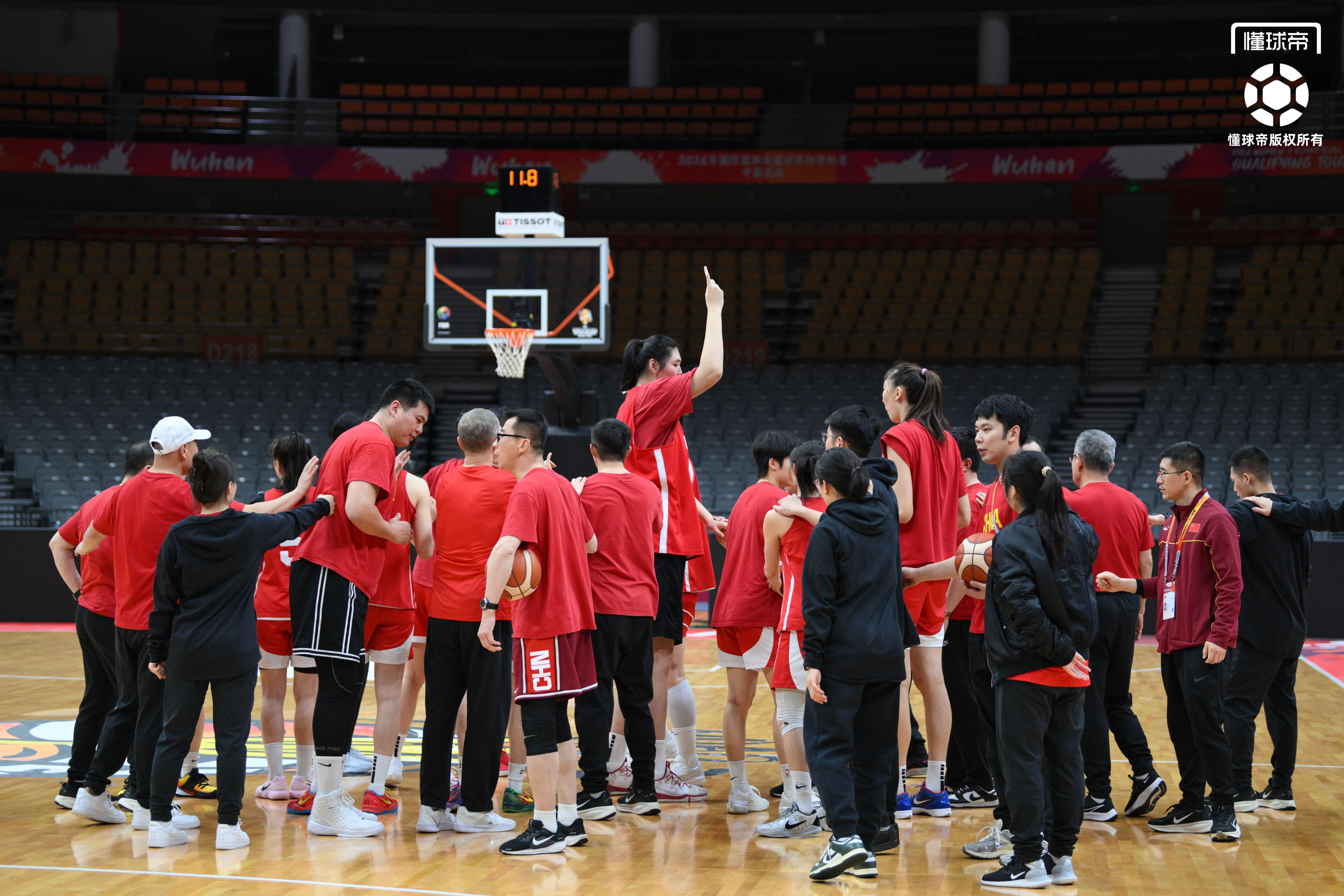 世界赛直播-中国女篮世预赛最后一练，王治郅到场观看&amp;amp;全队精神饱满